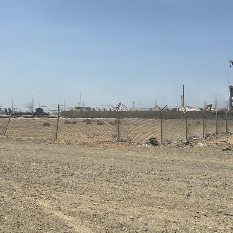 ارض كبيرة ومميزة مساحتها ٩٩٢٣ م ظهيرة شارع ٥٢ التجاري في حي الفروسية