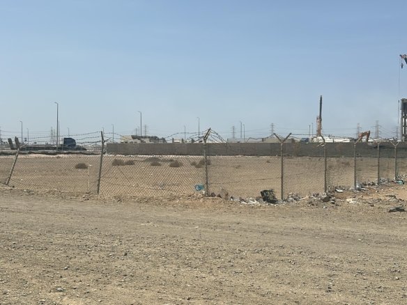 ارض كبيرة ومميزة مساحتها ٩٩٢٣ م ظهيرة شارع ٥٢ التجاري في حي الفروسية