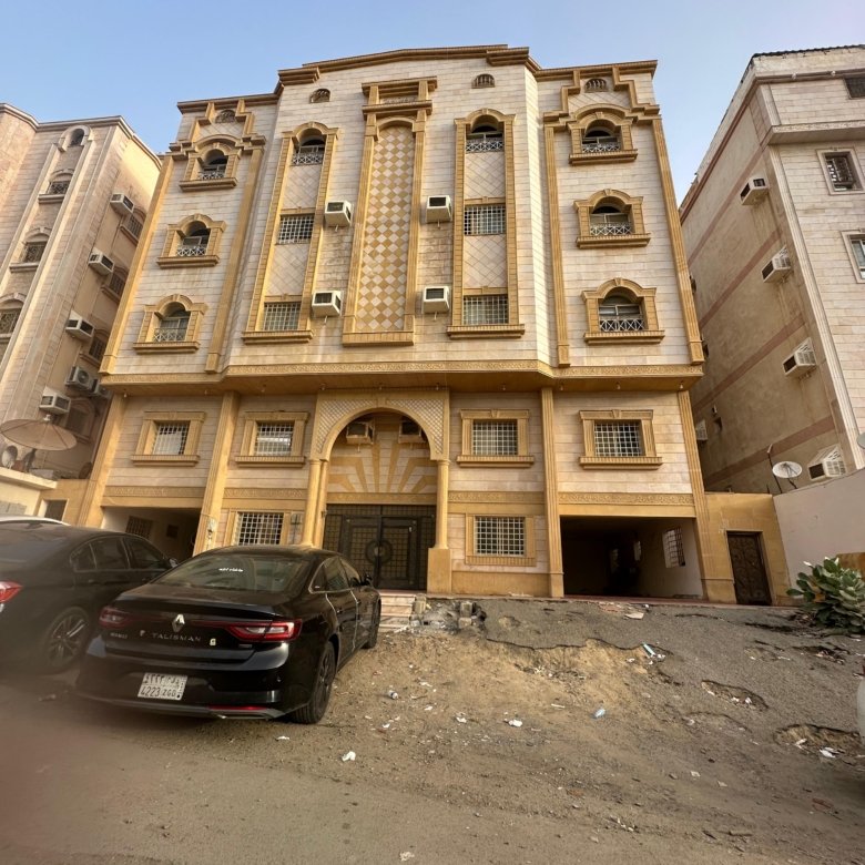 عمارة للبيع في حي السامر مساحة 690 م