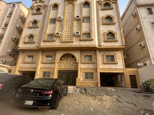 عمارة للبيع في حي السامر مساحة 690 م